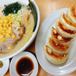 北海道ラーメン 赤レンガ - 塩ラーメン+コーン　餃子
