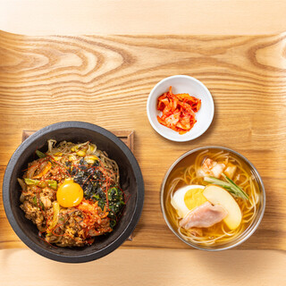 人気の韓国料理がハーフ＆ハーフにて楽しめちゃいます。