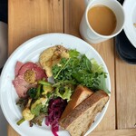 GARDEN HOUSE CRAFTS Daikanyama - 野菜ふんだん。フムス美味しかった〜☺️マスタードの粒もしっかり目！