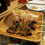 焼鳥 MOZU - 皮串の青海苔がいい。