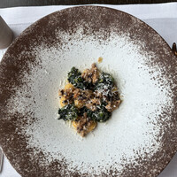 アルヴァ(アマン東京) - 五島ごと芋のニョッキ　ホロホロ鶏のラグー　縮み法蓮草と黒オリーブ