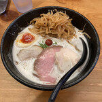 春日井ラーメン楽喜 本店 - 塩とんこつの辛もやしのせ　¥1000