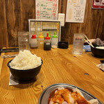 Horumon Yakiniku Kawamura - ご飯は子供から半分相方さんへ。