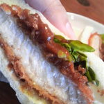 グリーティング - 持つと重量感あり、ソースがはみ出してきます。