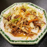 Nihon Ryouri Kifune - 野菜たっぷりもつ炒め　660円