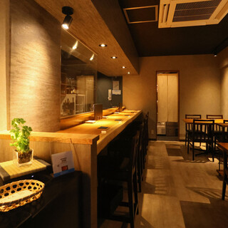 カウンター6名
                                          テーブル4✖️2テーブル　のMAX14名さまの貸し切り