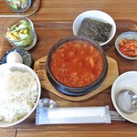 コッテジ - 牡蠣入り豆腐チゲ ランチセット（激辛・ご飯大盛・生卵）