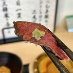 肉割烹 肝心屋 - 赤身ステーキはワサビを乗せてもイケる