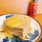 ふる里うどん  - おでん(豆腐) 150円
      本日は、1番味の染みた一角から