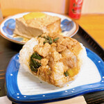 ふる里うどん  - 豚スタおにぎり 150円
      これ、ハマりますね(´∀｀*)