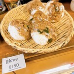 ふる里うどん  - おにぎりのアイデアも面白い