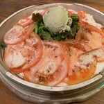 燻製バル モトカラ - トマトサラダ〜アボカドフローズンドレッシングと共に〜