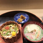 赤坂 菊乃井 - 昼懐石１５７３０円。蒸し寿司、粕汁、お漬け物。シンプルな素材ですが、見事な味わいです（╹◡╹）（╹◡╹）