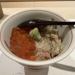 池袋 鮨 貴山 - ズワイガニといくらの小丼んブリ