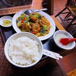 味楽 - 揚鳥の五目四川ウマニ定食850円の全容、ご飯は中盛り、結構盛りはやばいですが、料理が美味いから余裕で食べ切りました！てか正直飯が足りませんでした。