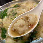 Kouraku En - 牛もつの脂がスープに染み込んで、めっちゃ美味くなります