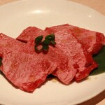 GYUGYU焼肉 七福 - 厚切り芯タン