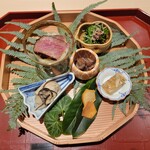 WAGYU USHITOMI GINZA - 八寸　菜の花のおひたし  イチボのローストビーフ 白菜ソース  海鼠酢みぞれおろし　虎河豚皮の煮こごり　牡蠣レモン塩　煮　くわいチップ