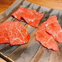 和牛とタン 焼肉 とみ 新橋本店 - 和牛3種