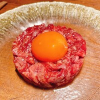 和牛とタン 焼肉 とみ 新橋本店 - ユッケ