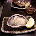 Sakaba Uoino - 岩牡蠣・500円
