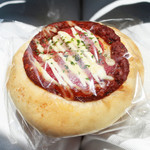 ルパンマディ - フォカッチャ ミートソースボロネーゼとトマト　(180円) '13 5月中旬