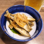 Yakitori Sakaba Niseibu Mae - 小アジ南蛮漬（￥495）。沼津らしい一品、上に乗った玉ねぎも美味しい