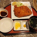 Nikugoten - 国産プレミアムロースかつ定食