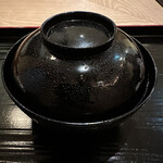 茜坂大沼 - ❷お椀
      稲取の金目鯛、白味噌のお雑煮。
