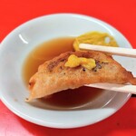 新ちゃん - ぎょうざ リフト　カラシ