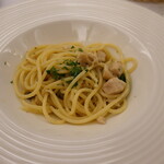 ラバルカ -  Spaghetti al pesce spada e capperi e olio alla Sicliana