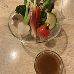 肴・和洋酒 マツケン - 新鮮なお野菜たっぷりのバーニャカウダ♡