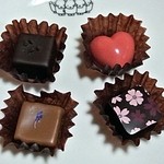 デリスモア - カカオ・紅茶・シャンパンローズ・チェリー