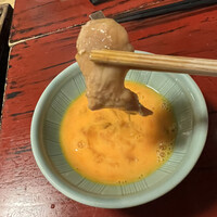ぼたん - 箸で持てる「オレンジタマゴ」を溶いて食べる鳥すきやき。