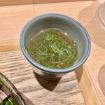 塩そば まえだ - ハーブ和えそばスープ