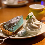 Pie Holic - グラスホッパーパイ＠チョコミント。ソフトクリームはクーポンでプレゼント