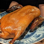 鶫 - 北京ダック。切り分ける前にみせて頂けます。