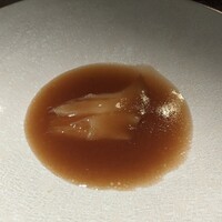 鶫 - フカヒレはもとより、このスープが最高。優しくほのかに甘い。