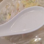 玉泉亭 - 透き通るスープ