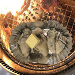 焼肉 五苑 - 牡蠣バター醤油焼き　682円