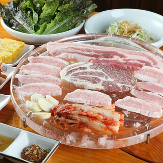 Juicy and soft! Glutinous pork samgyeopsal grilled in "crystal"