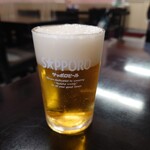 味楽 - 冷えた瓶ビールを冷えたコップでいただける幸せ。