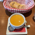 シェ・アンドレ・ドゥ・サクレクール - グラタンランチのスープ