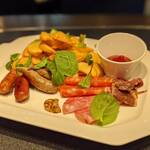 ル　シャン  - ポテト＆ソーセージ盛り合わせ（バルコース）