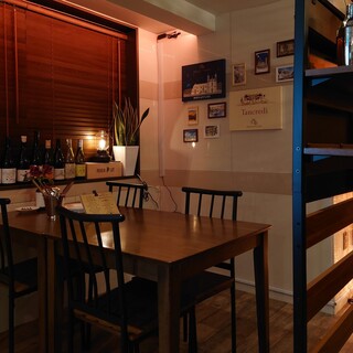 広々としたお洒落な空間と重低音が心地良い音楽