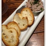 ウォータリングホール - レバーペースト 峰屋さんのバケット添え
      2013.6.11