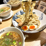 本田麺業 - 極太の平打ち縮れ麺