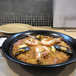 Comodo - ＊お米から丁寧に作られた「パエリア」は好きな海老が3尾、ムール貝や、烏賊なども入り美味しそう。