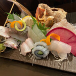 かもめ食堂 - 刺し身の盛合せ