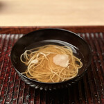 緒方 - 温かい蕎麦